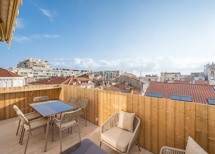 Beautiful Flat With Terrace - Carre D'or شقة *